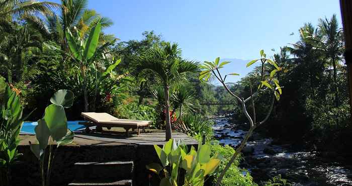 Swimming Pool Tepi Sungai Guest House and Restaurant