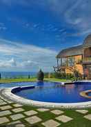 SWIMMING_POOL De Sapphire Cliff Villa by Danapati