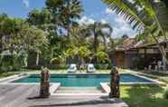 Swimming Pool 4 The Radian Villa