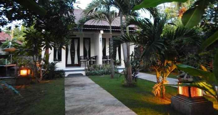 Common Space Giri Sari Guest House