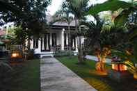 Common Space Giri Sari Guest House