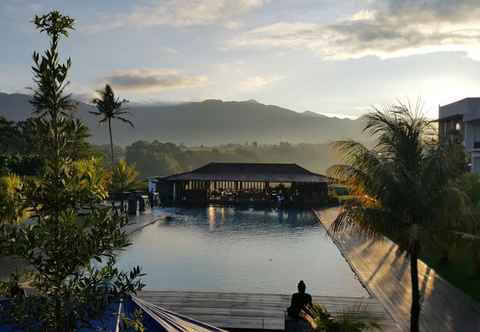 Swimming Pool Jimmers Mountain Resort