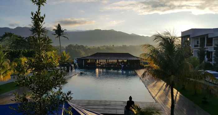 Kolam Renang Jimmers Mountain Resort