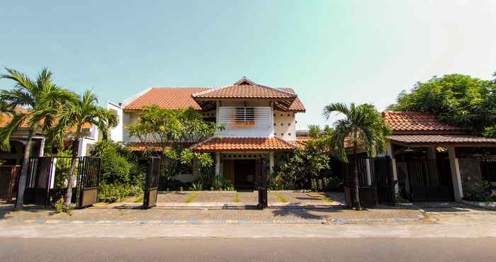 Exterior Santo Guesthouse