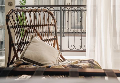 寝室 Brown Feather Batu Belig