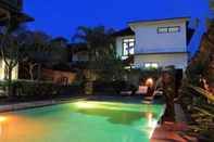 Swimming Pool Warsa Garden Bungalow