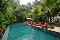 Kolam Renang Desak Putu Putra Cottages