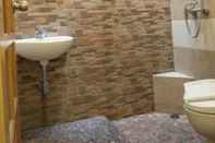 Toilet Kamar Helena Guest House