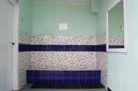 Toilet Kamar Lingga Guest House Jayagiri Lembang