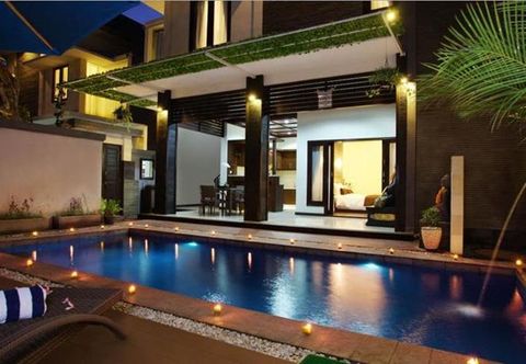 สระว่ายน้ำ The Nakula Villas