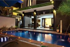 สระว่ายน้ำ The Nakula Villas