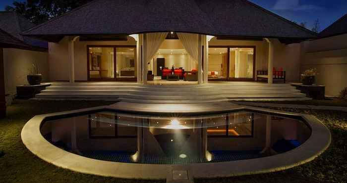 Swimming Pool Garden Villa Bali