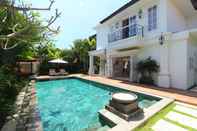 Swimming Pool Kencana Villa Seminyak by Premier Hospitality Asia