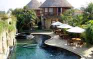 Swimming Pool 4 Dewani Villa Resort