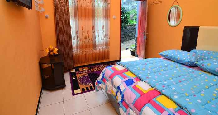 Kamar Tidur Comfort Room at Midi Homestay