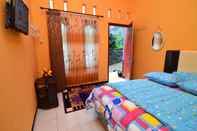 Kamar Tidur Comfort Room at Midi Homestay