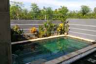 Kolam Renang Villa Dencarik 