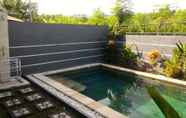 Swimming Pool 2 Villa Dencarik 