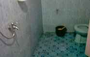 Toilet Kamar 6 Homestay Anggun 3 Gunung Bromo