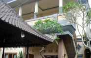 Luar Bangunan 4 Adi House Homestay 