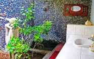 Toilet Kamar 7 Rare Angon Homestay