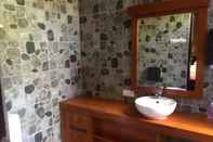 In-room Bathroom Gede Homestay