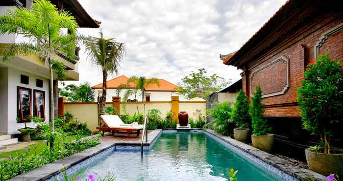 Swimming Pool Tanjung Sari Inn 