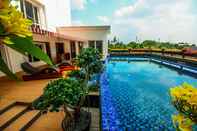 Kolam Renang The Sahira Hotel