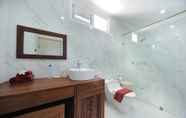 Toilet Kamar 5 Meno Mojo Beach Resort