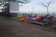 Kolam Renang Meno Mojo Beach Resort