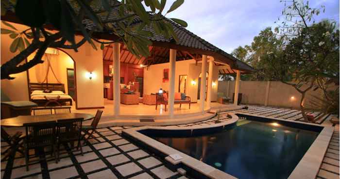 Kolam Renang Villa Mojo