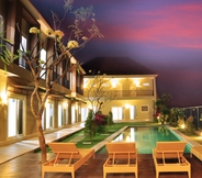 สระว่ายน้ำ 2 Villa Tangtu Beach Inn