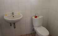 Toilet Kamar 3 Pande Permai Guest House