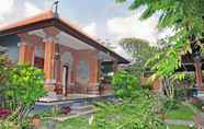 Bangunan 2 Nick's Homestay