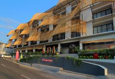 Exterior 2 KOA D Surfer Hotel