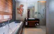 In-room Bathroom 7 Tanadewa Villas Nusa Dua By Cross Collection