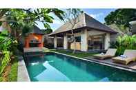 สระว่ายน้ำ The Khayangan Dreams Villa Umalas