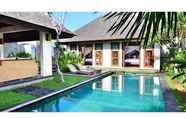 Swimming Pool 2 The Khayangan Dreams Villa Umalas