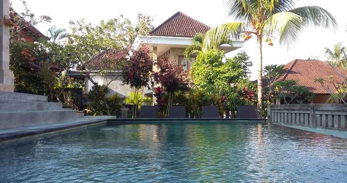 Kolam Renang Kartika Bungalows