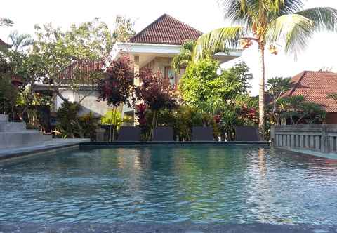 Swimming Pool Kartika Bungalows