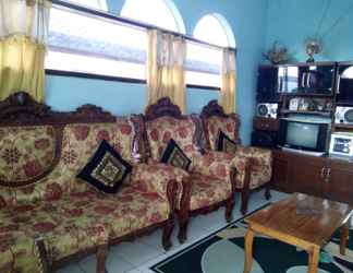 Lobi 2 3 Bedroom at Amelia Homestay Batu