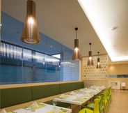 Restaurant 3 Zest Jemursari by Swiss-Belhotel International