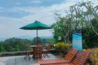 Kolam Renang FaFa Hill Hotel & Resort