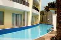 Swimming Pool Hotel Santika Bangka