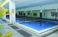 Swimming Pool 3 Zest Yogyakarta by Swiss-Belhotel International