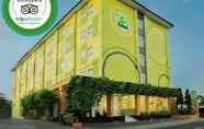 Bên ngoài 2 Zest Yogyakarta by Swiss-Belhotel International