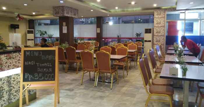 Lobi Hotel Mustika Senen 