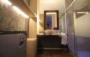 In-room Bathroom 6 Griya Jogja Hotel