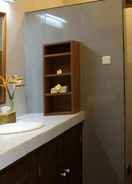 BATHROOM Nyoman Sandi Guest House