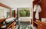 Toilet Kamar 3 The Leaf Jimbaran Luxury Villas